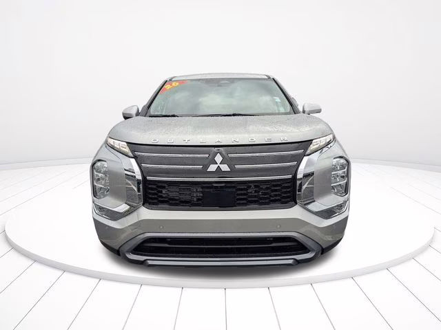 2026 Alloy Silver Metallic Mitsubishi Outlander SE FWD SUV
