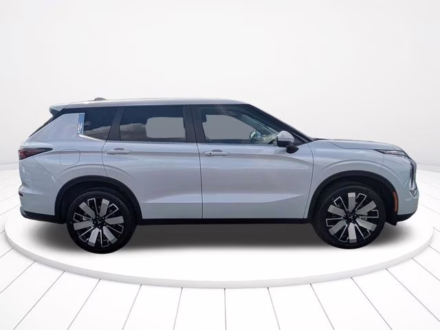 2026 White Diamond Mitsubishi Outlander SE FWD SUV