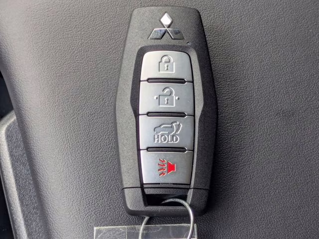 2026 White Diamond Mitsubishi Outlander SE FWD SUV