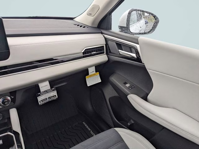 2026 White Diamond Mitsubishi Outlander SE FWD SUV