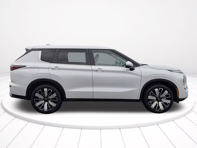 2026 White Diamond Mitsubishi Outlander SE FWD SUV