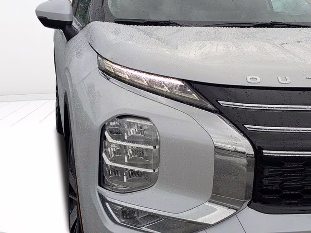 2026 White Diamond Mitsubishi Outlander SE FWD SUV