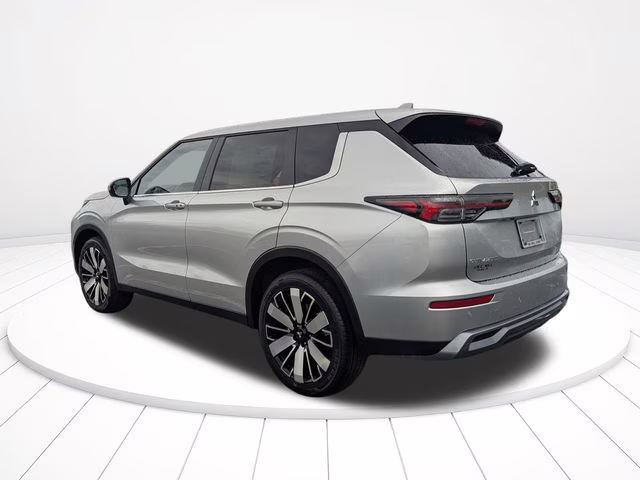 2026 Alloy Silver Metallic Mitsubishi Outlander SE FWD SUV