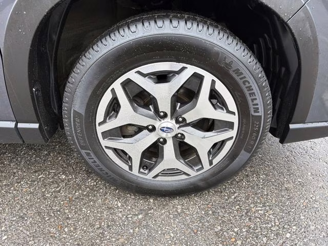 2024 Gray Metallic Subaru Forester Premium AWD SUV