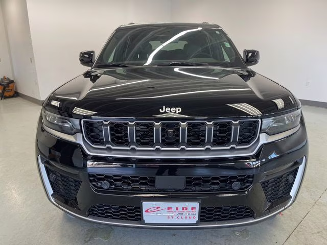 2026 Diamond Black Crystal Pearlcoat Jeep Grand Cherokee L Limited 4X4 SUV