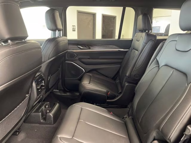 2026 Diamond Black Crystal Pearlcoat Jeep Grand Cherokee L Limited 4X4 SUV