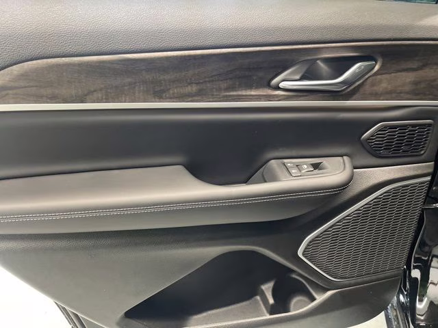 2026 Diamond Black Crystal Pearlcoat Jeep Grand Cherokee L Limited 4X4 SUV