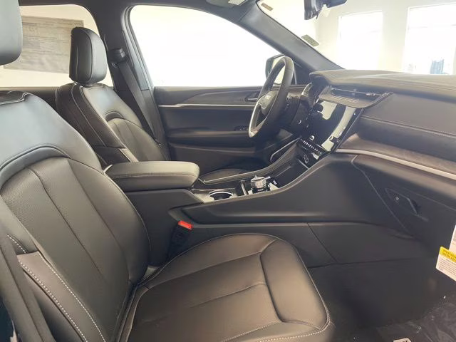 2026 Diamond Black Crystal Pearlcoat Jeep Grand Cherokee L Limited 4X4 SUV