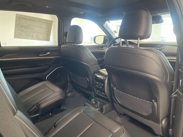 2026 Diamond Black Crystal Pearlcoat Jeep Grand Cherokee L Limited 4X4 SUV