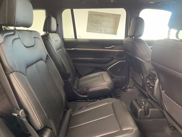 2026 Diamond Black Crystal Pearlcoat Jeep Grand Cherokee L Limited 4X4 SUV