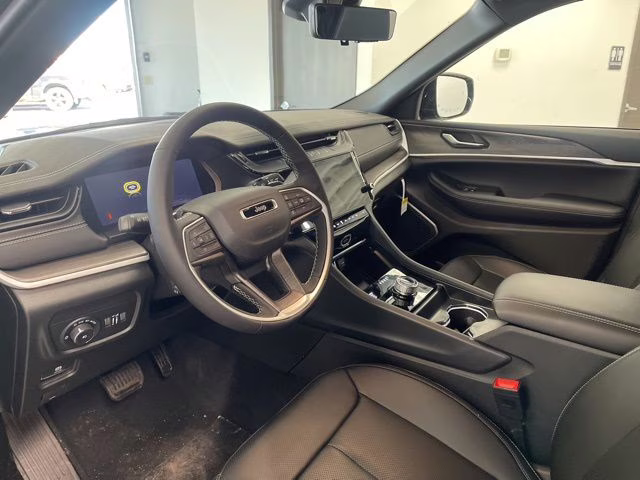 2026 Diamond Black Crystal Pearlcoat Jeep Grand Cherokee L Limited 4X4 SUV