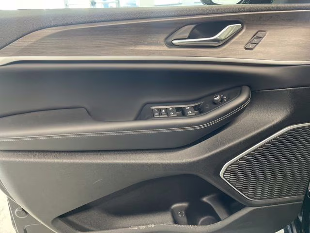 2026 Diamond Black Crystal Pearlcoat Jeep Grand Cherokee L Limited 4X4 SUV