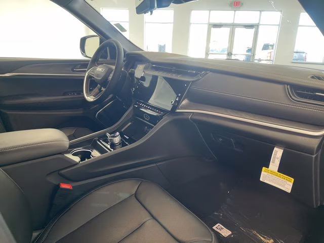 2026 Diamond Black Crystal Pearlcoat Jeep Grand Cherokee L Limited 4X4 SUV