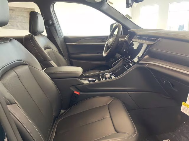 2026 Diamond Black Crystal Pearlcoat Jeep Grand Cherokee L Limited 4X4 SUV