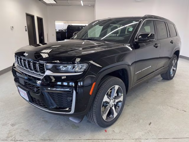 2026 Diamond Black Crystal Pearlcoat Jeep Grand Cherokee L Limited 4X4 SUV