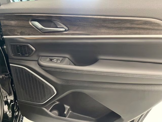 2026 Diamond Black Crystal Pearlcoat Jeep Grand Cherokee L Limited 4X4 SUV