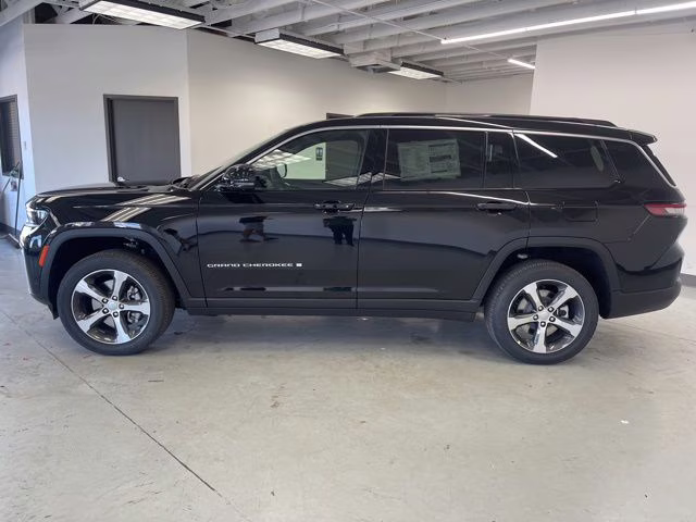 2026 Diamond Black Crystal Pearlcoat Jeep Grand Cherokee L Limited 4X4 SUV