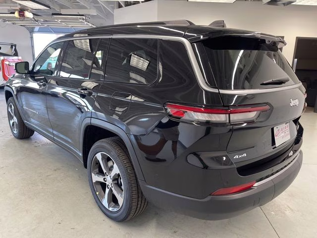 2026 Diamond Black Crystal Pearlcoat Jeep Grand Cherokee L Limited 4X4 SUV