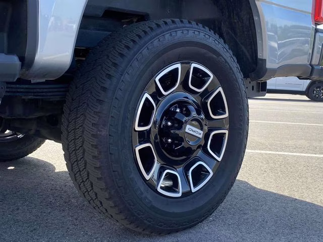 2024 Iconic Silver Metallic Ford Super Duty F-250 SRW Lariat 4X4 Truck