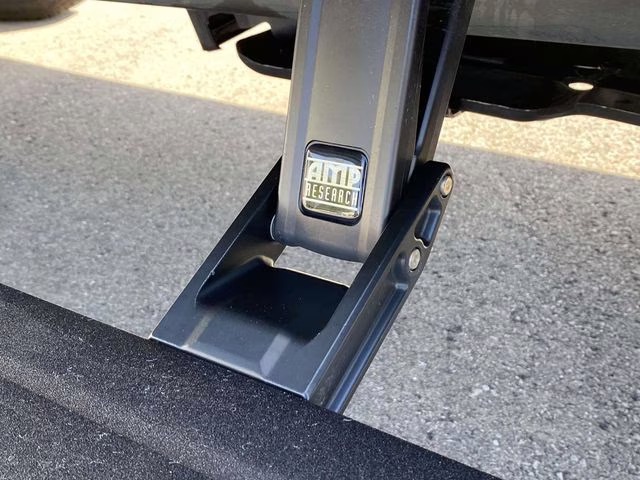 2024 Iconic Silver Metallic Ford Super Duty F-250 SRW Lariat 4X4 Truck