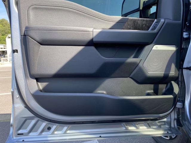 2024 Iconic Silver Metallic Ford Super Duty F-250 SRW Lariat 4X4 Truck