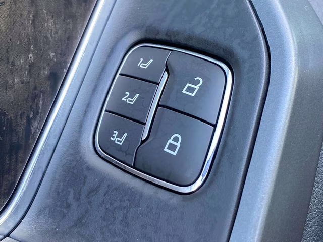 2024 Iconic Silver Metallic Ford Super Duty F-250 SRW Lariat 4X4 Truck