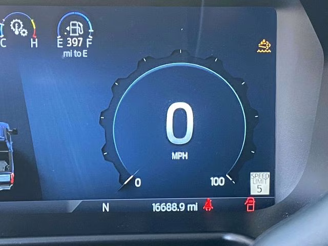 2024 Iconic Silver Metallic Ford Super Duty F-250 SRW Lariat 4X4 Truck