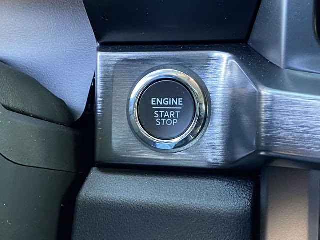 2024 Iconic Silver Metallic Ford Super Duty F-250 SRW Lariat 4X4 Truck