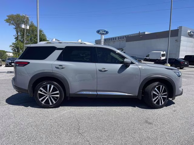 2024 Boulder Gray Pearl Nissan Pathfinder Platinum FWD SUV