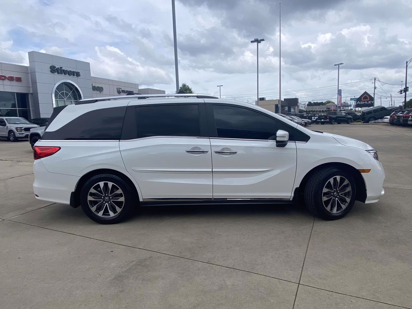 2022 Platinum White Pearl Honda Odyssey EX-L FWD Van