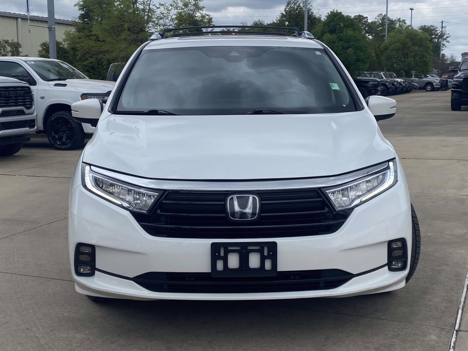 2022 Platinum White Pearl Honda Odyssey EX-L FWD Van