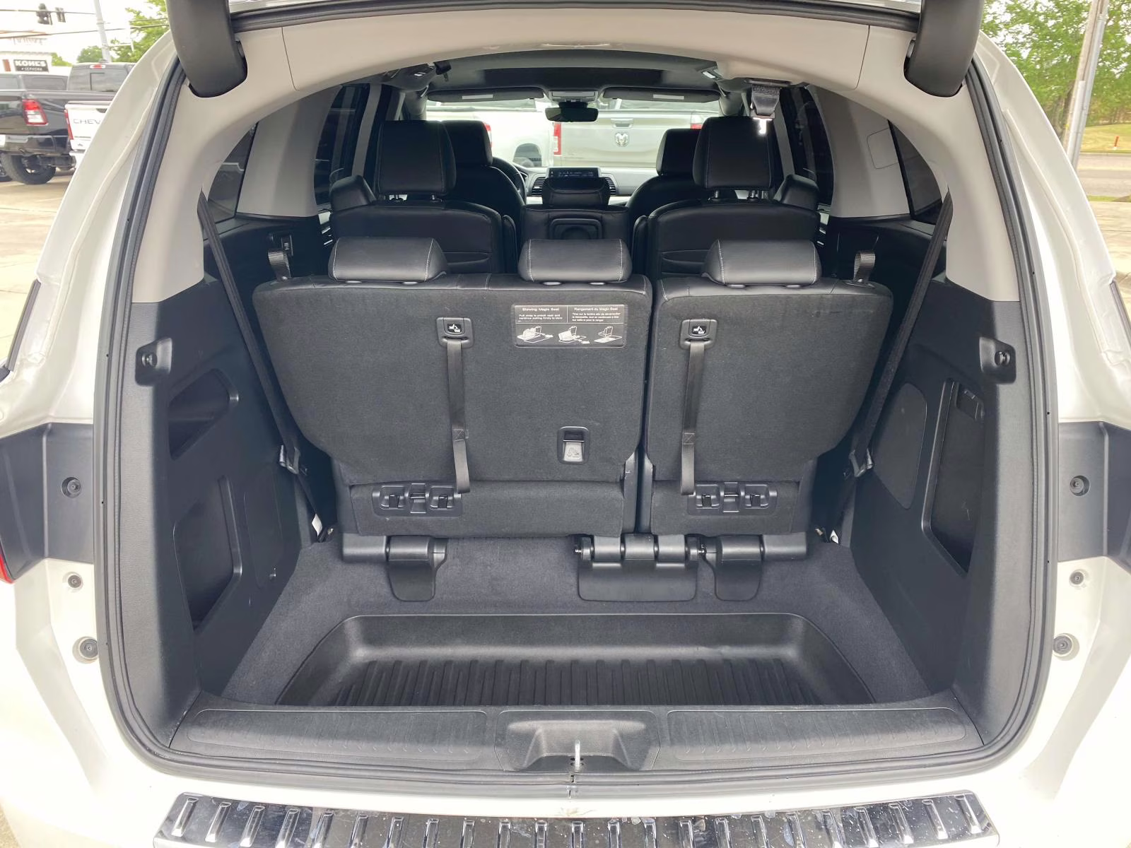 2022 Platinum White Pearl Honda Odyssey EX-L FWD Van