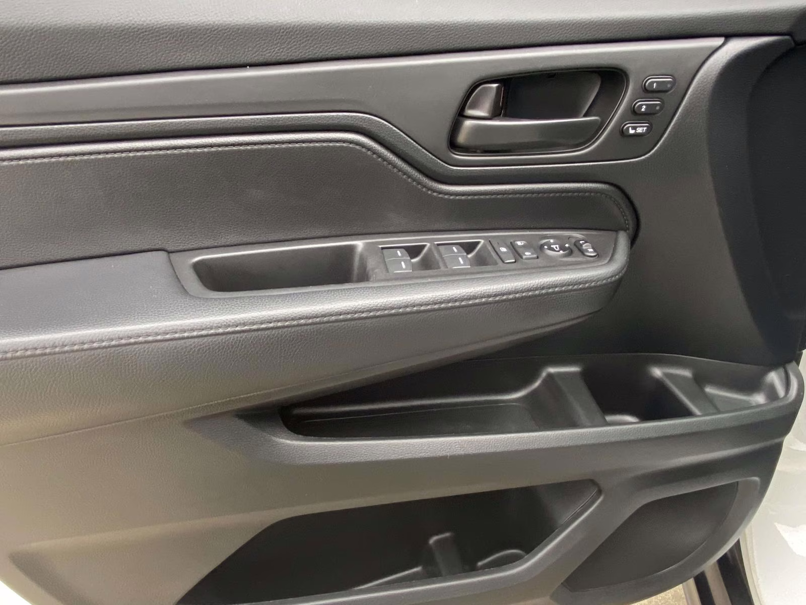 2022 Platinum White Pearl Honda Odyssey EX-L FWD Van