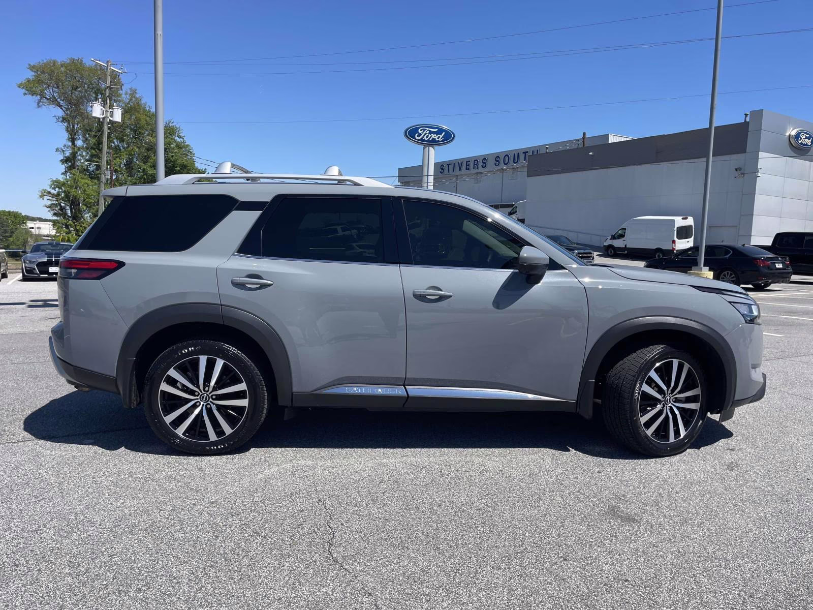 2024 Boulder Gray Pearl Nissan Pathfinder Platinum FWD SUV