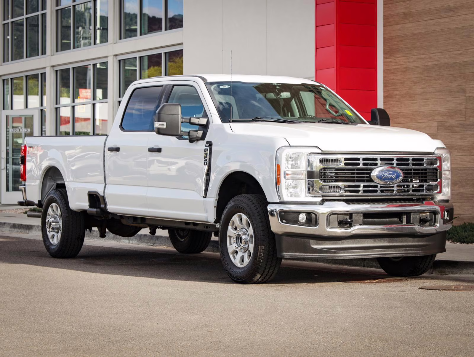 2023 Oxford White Ford Super Duty F-350 SRW XLT 4X4 Truck