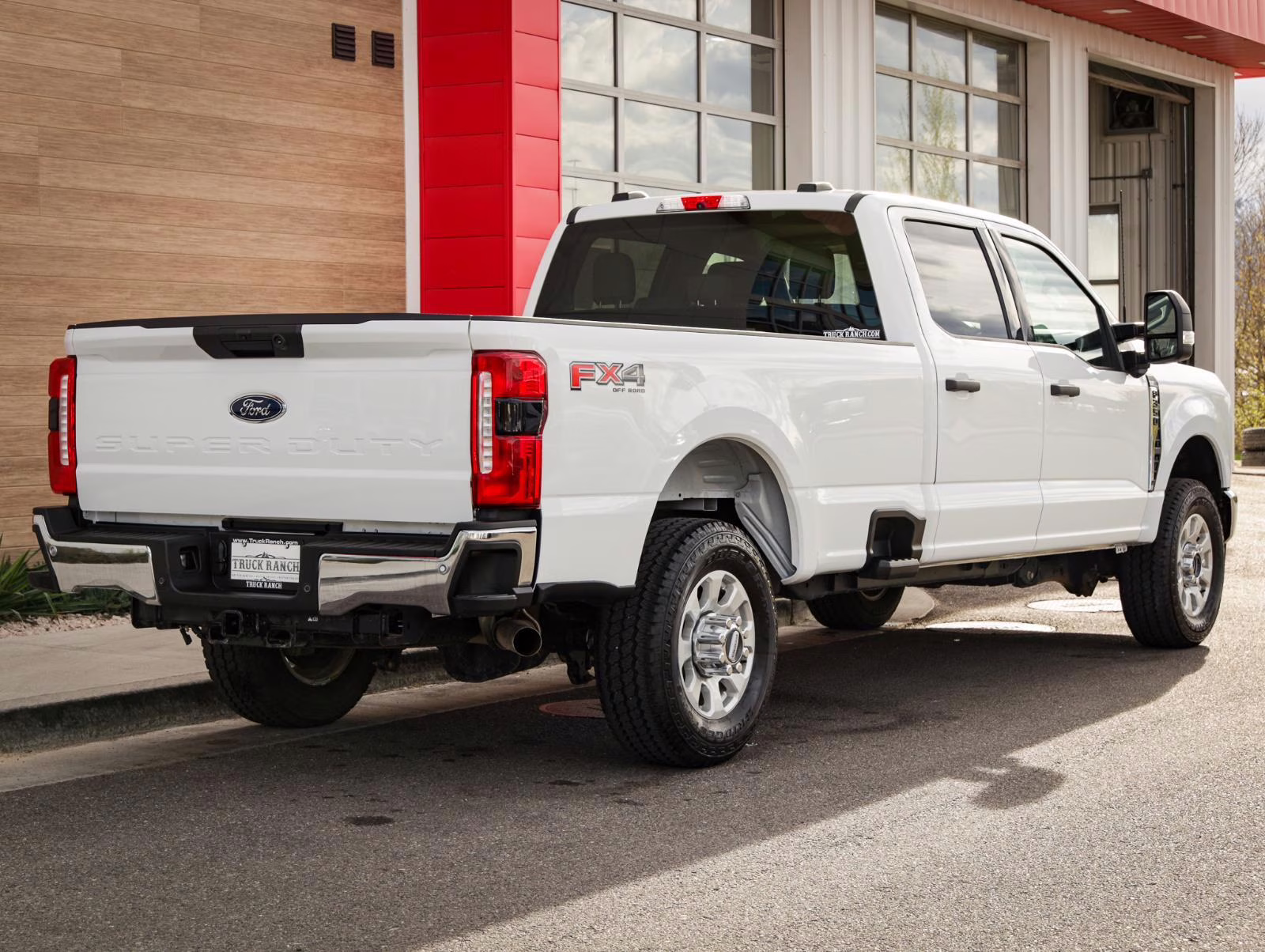 2023 Oxford White Ford Super Duty F-350 SRW XLT 4X4 Truck