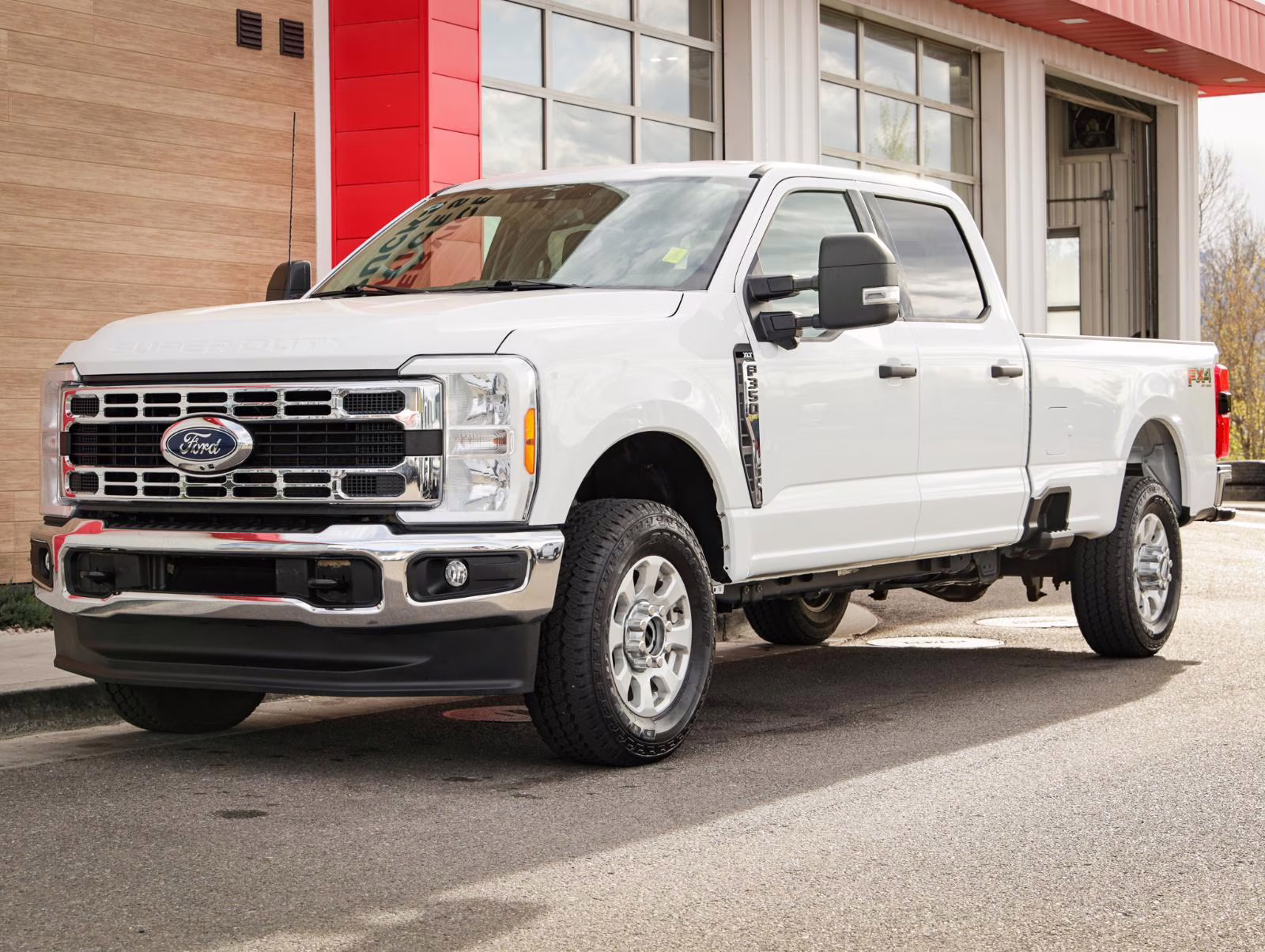 2023 Oxford White Ford Super Duty F-350 SRW XLT 4X4 Truck