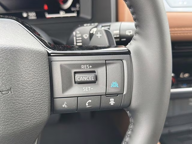 2026 Everest White Pearl/Super Black Nissan Rogue Platinum AWD SUV