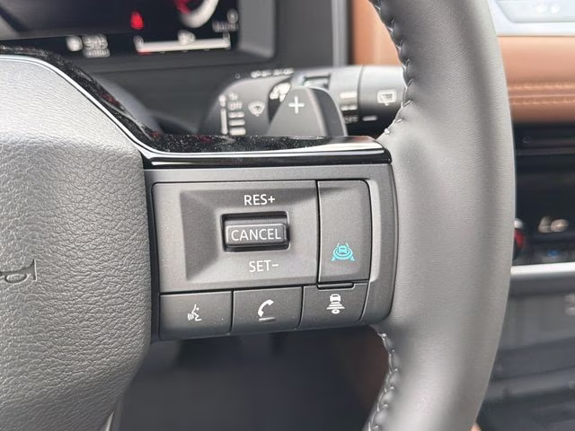 2026 Everest White Pearl/Super Black Nissan Rogue Platinum AWD SUV