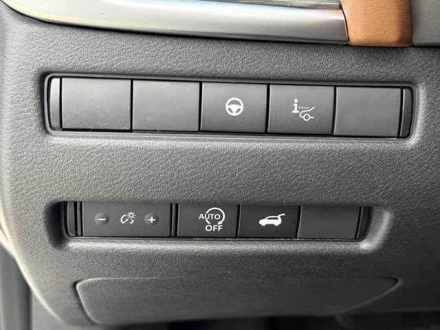 2026 Everest White Pearl/Super Black Nissan Rogue Platinum AWD SUV