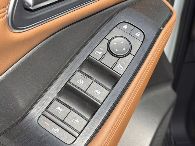 2026 Everest White Pearl/Super Black Nissan Rogue Platinum AWD SUV