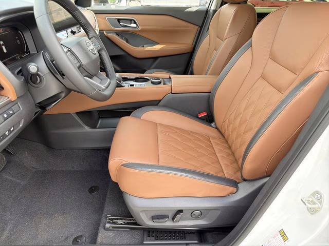 2026 Everest White Pearl/Super Black Nissan Rogue Platinum AWD SUV