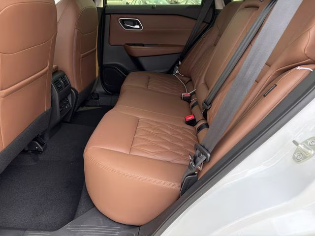 2026 Everest White Pearl/Super Black Nissan Rogue Platinum AWD SUV
