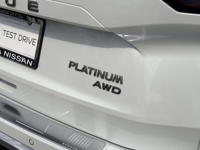 2026 Everest White Pearl/Super Black Nissan Rogue Platinum AWD SUV