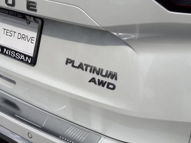 2026 Everest White Pearl/Super Black Nissan Rogue Platinum AWD SUV