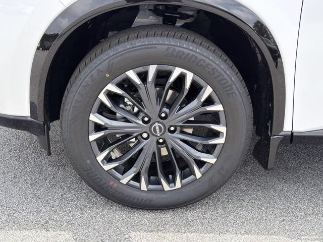 2026 Everest White Pearl/Super Black Nissan Rogue Platinum AWD SUV