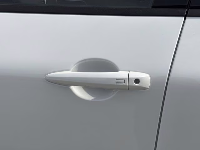 2026 Everest White Pearl/Super Black Nissan Rogue Platinum AWD SUV