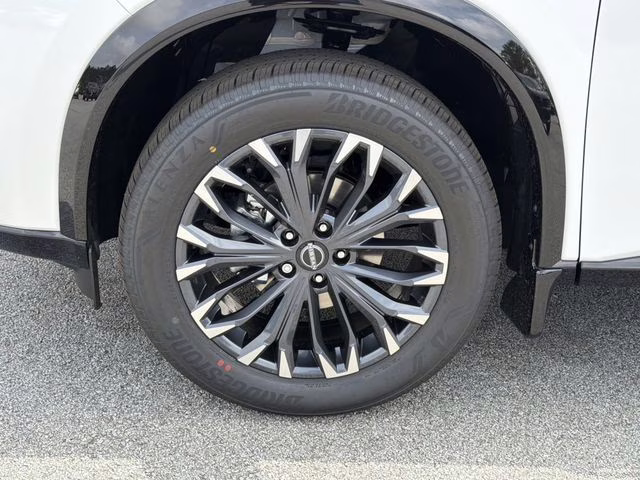 2026 Everest White Pearl/Super Black Nissan Rogue Platinum AWD SUV