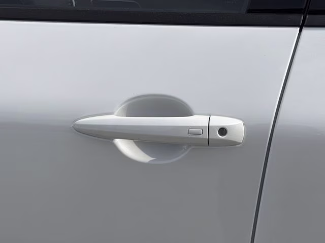 2026 Everest White Pearl/Super Black Nissan Rogue Platinum AWD SUV