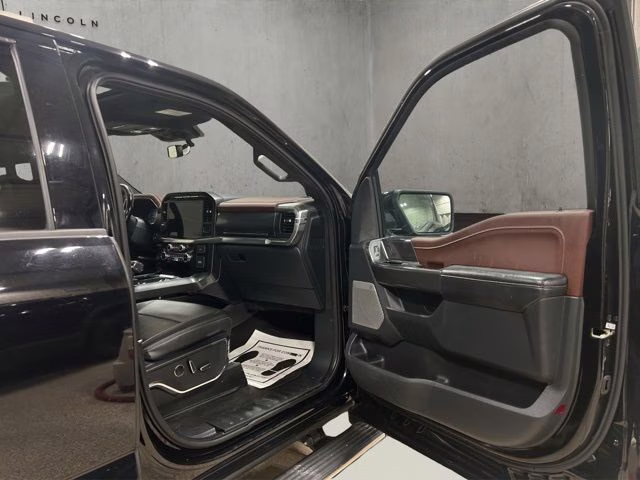 2023 Agate Black Metallic Ford F-150 Lariat 4X4 Truck